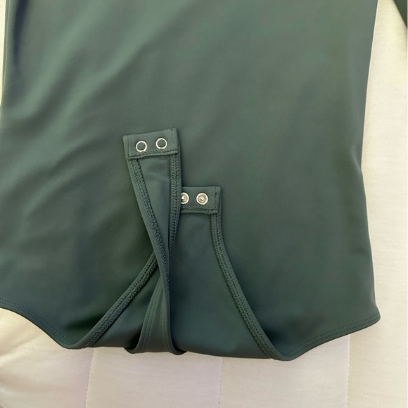 Express Body Contour Double Layer Crew Neck Thong Bodysuit - Picture 8 of 12